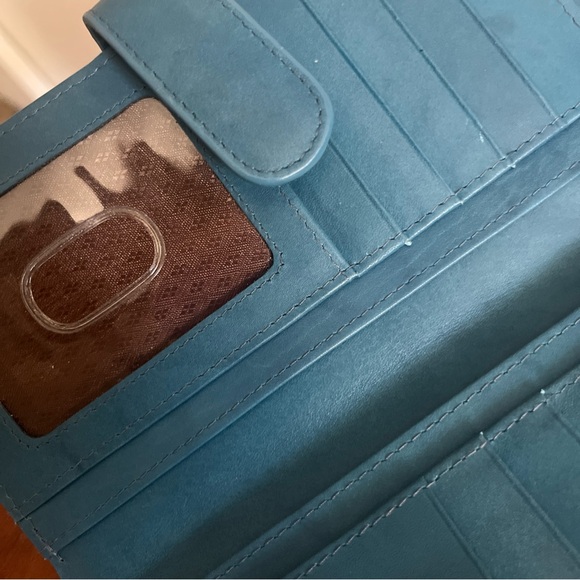 ILI Blue Crossbody wallet - Picture 8 of 12